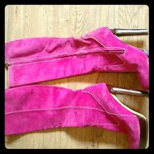 Vero Cuoio Below Knee Heels